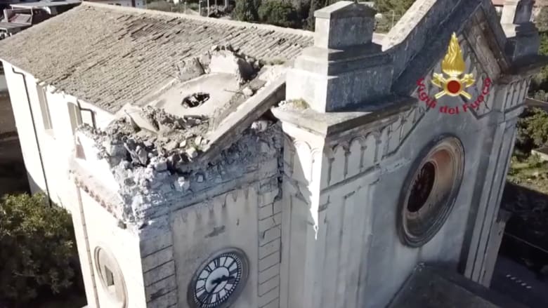 شاهد حجم الدمار الذي خلفه زلزال ضرب صقلية الإيطالية