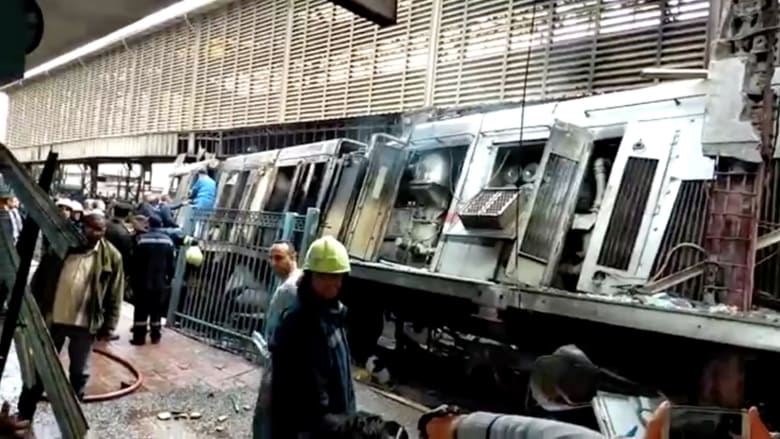 المشاهد الأولية عد نشوب حريق "هائل" في محطة قطارات مصر