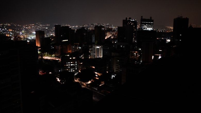 شاهد لحظة انقطاع التيار الكهربائي عن فنزويلا