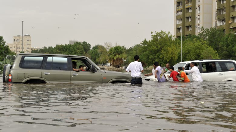 شاهد.. فيضانات تجتاح عدة مناطق في السعودية