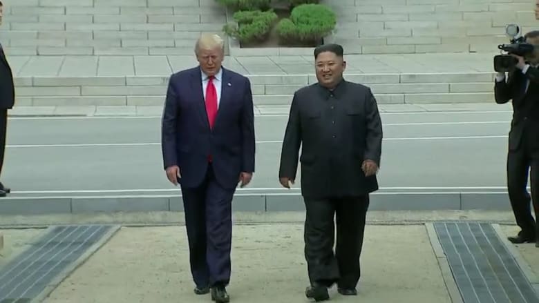ترامب يدخل 20 خطوة إلى كوريا الشمالية ويصافح كيم جونغ أون