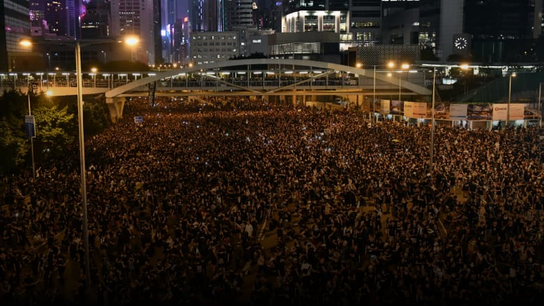 هل تخطط لزيارة هونغ كونغ؟ إليك ما تحتاج معرفته عن الاحتجاجات