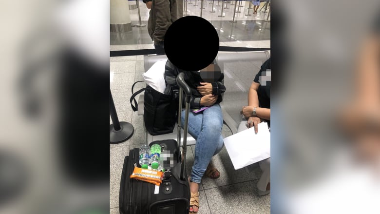 أمريكية قيد التوقيف بعد إيجاد طفل في حقيبتها