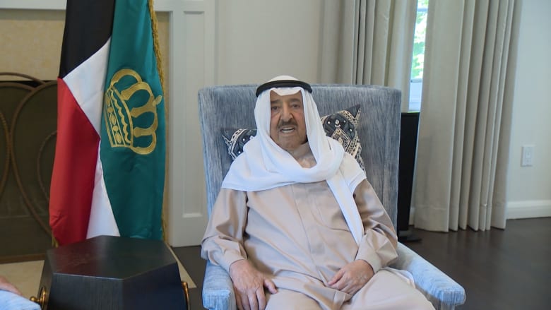 شاهد.. أمير الكويت في منزله بأمريكا بعد مغادرة المستشفى