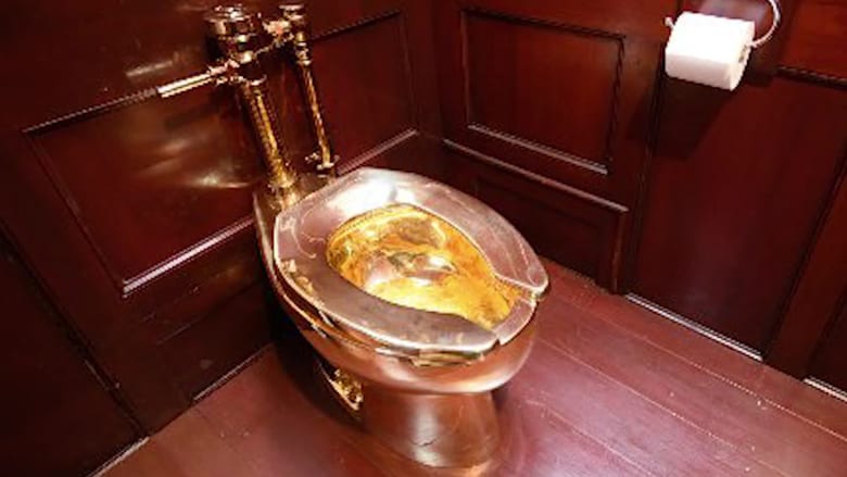 أضرار وفيضانات..سرقة المرحاض الذهبي الأشهر من قصر بلينهايم