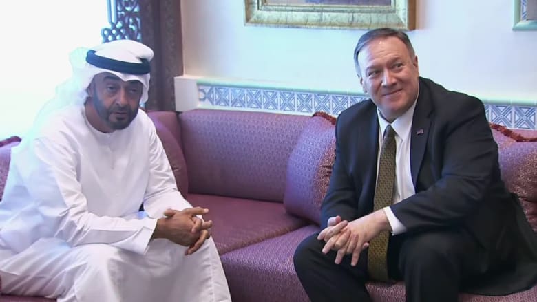 محمد بن زايد أثناء لقاء مع مايك بومبيو