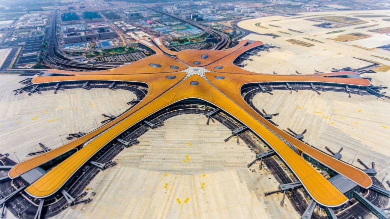 داخل مطار بكين داشينغ الجديد من تصميم زها حديد