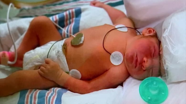 "طفل معجزة".. يعيش بعد توقع وفاته خلال ساعات من ولادته