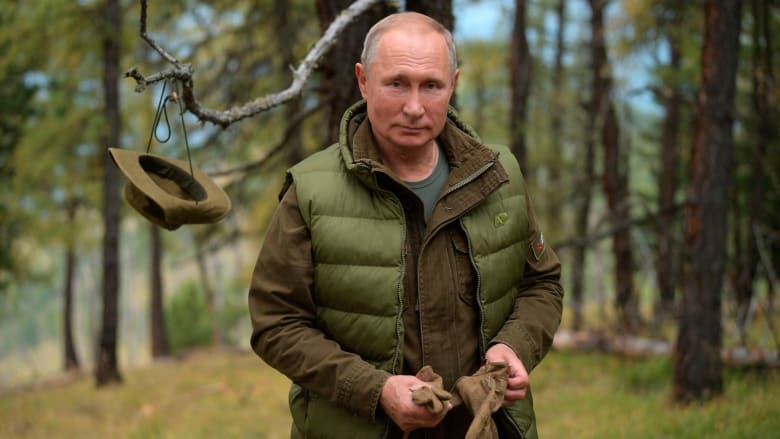 بوتين يتنزه في سيبيريا قبل عيد ميلاده الـ67