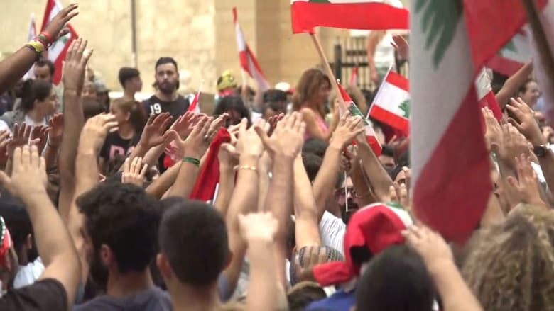 بعد استقالة 4 وزراء.. التظاهرات في لبنان مستمرة