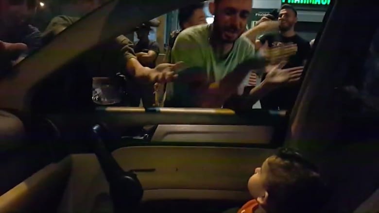 تفاصيل فيديو "بيبي شارك" الشهير في مظاهرات لبنان