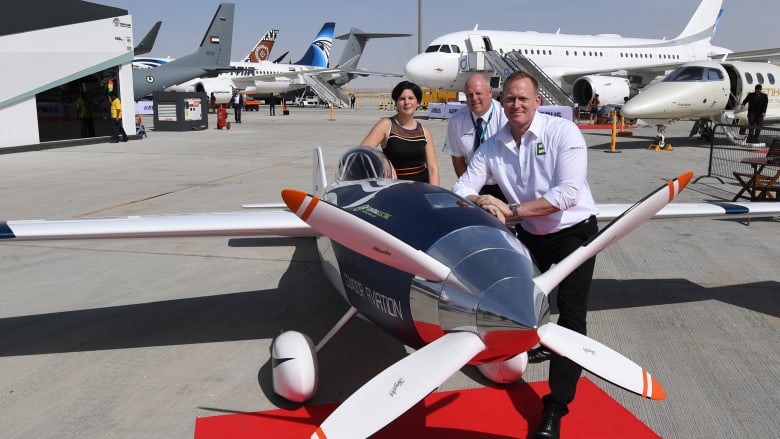معرض دبي للطيران يكشف عن أول طائرة سباق كهربائية..تعرف عليها