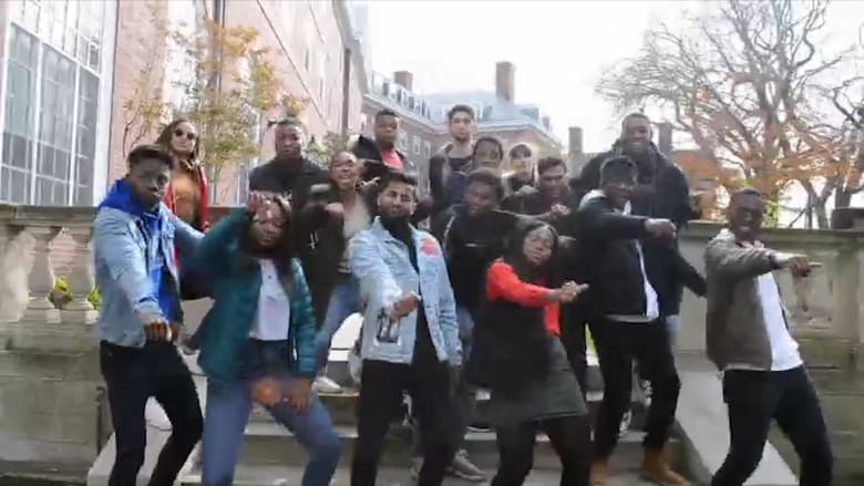 طلاب هارفارد يتحدون الصور النمطية بفيديو موسيقي مؤثر