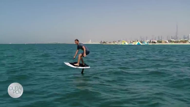كايت بيتش.. ملاذ جديد لركوب الأمواج في الصحراء