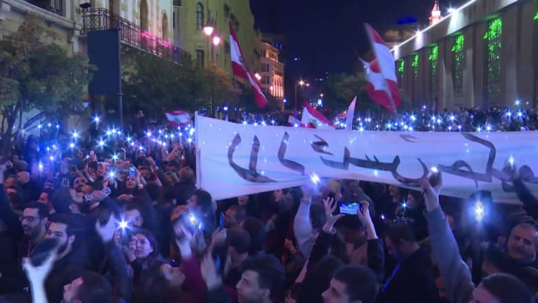 استمرار ضغط المتظاهرين بلبنان: لا للأحزاب الطائفية بالحكومة