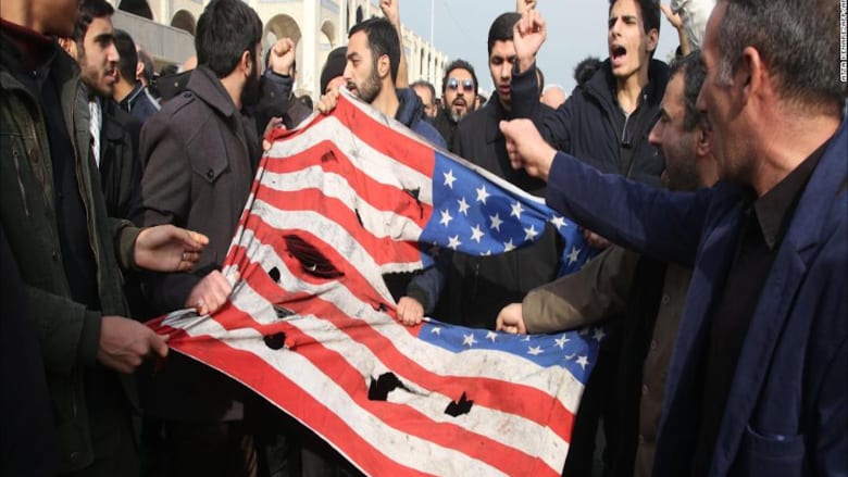 ما سر العداء بين أمريكا وإيران وكيف تصاعد التوتر بينهما؟
