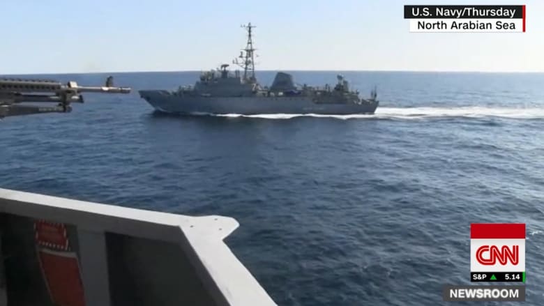 سفينة حربية روسية تتجاهل التحذيرات وتكاد تصدم مدمرة أمريكية