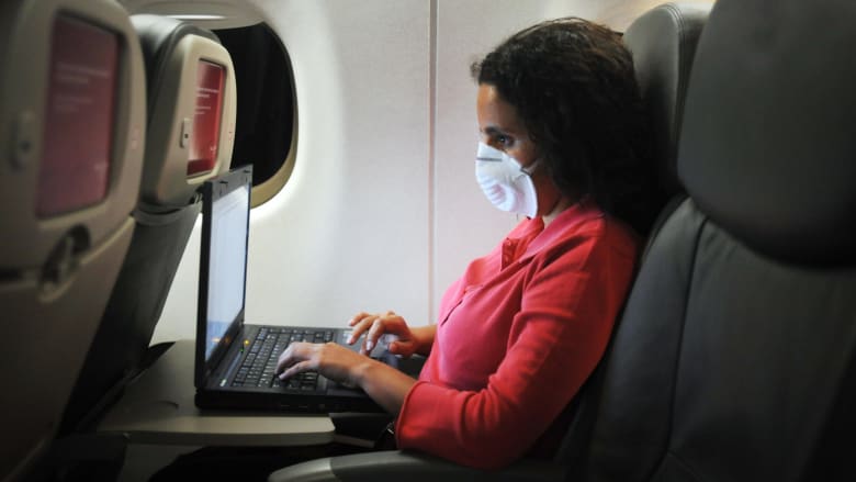نصائح لتجنب الإصابة بالأمراض عند السفر بالطائرة