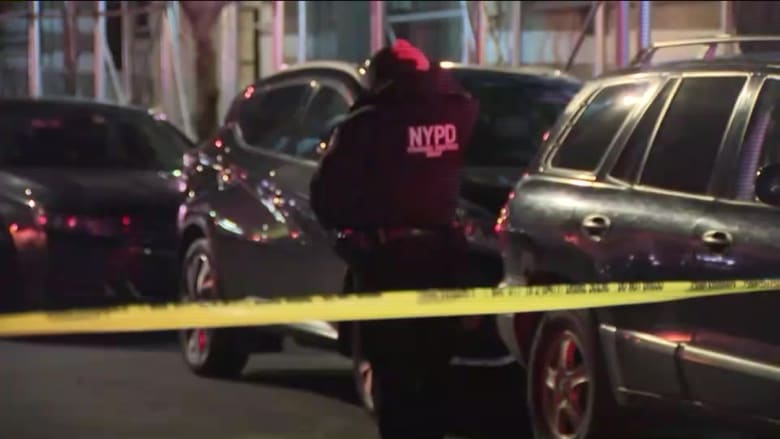 الشرطة الأمريكية تلاحق مسلحا بنيويورك بعد إطلاق نار على شرطي