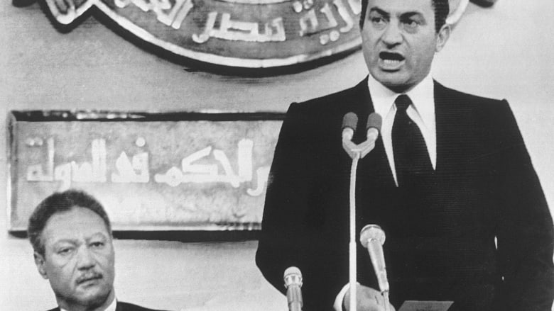 بعد وفاته.. تسلسل زمني لأبرز المحطات في حياة حسني مبارك