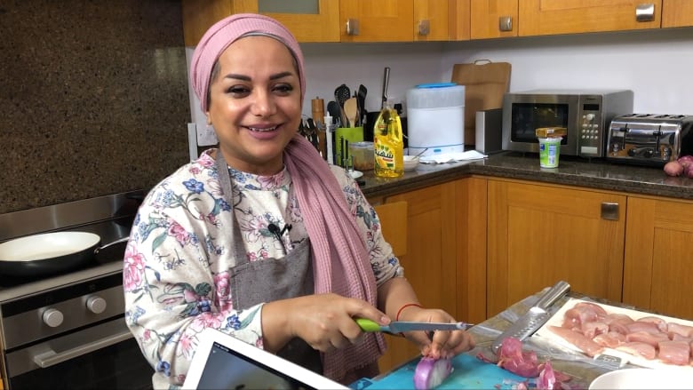 المخرجة نايلة الخاجة تصف كيف تغير شهر رمضان لها هذا العام في خضم تفشي فيروس كورونا