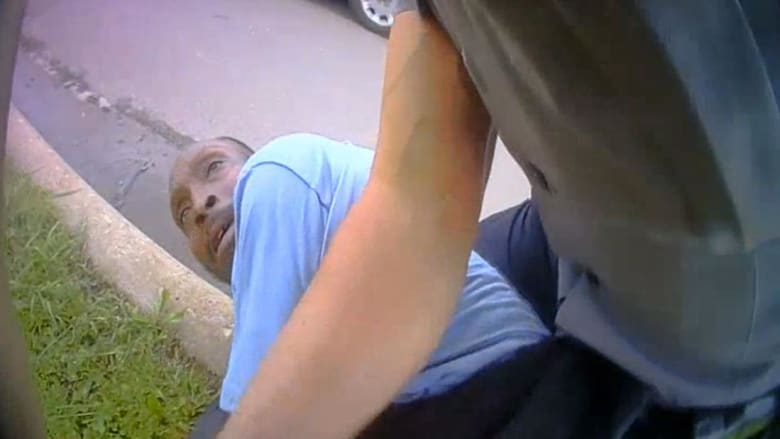 كاميرا ترصد اللحظات الأخيرة لرجل أسود طاردته الشرطة الأمريكية قبل عام