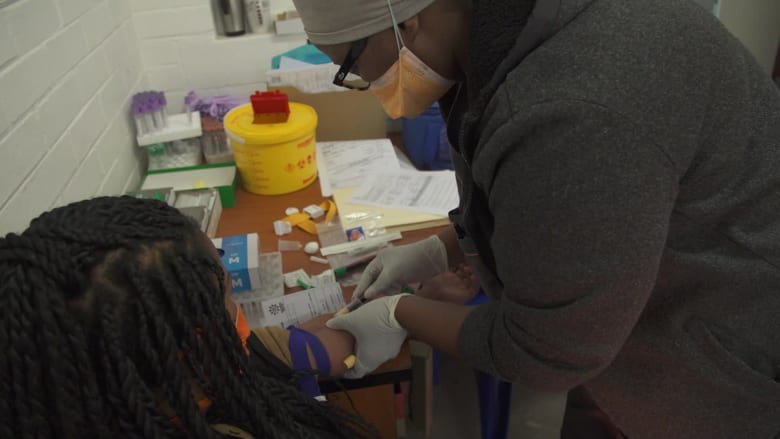 رغم النتائج المبكرة الواعدة.. "الاختبار الحقيقي" للقاح أكسفورد سيحدث في جنوب إفريقيا