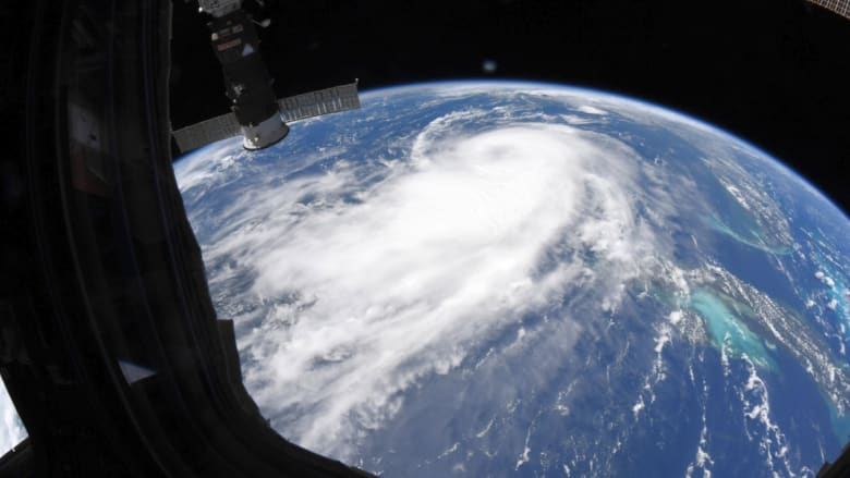 يهدد الولايات المتحدة.. شاهد إعصار "لورا" من الفضاء