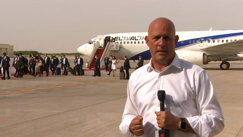 مذيع CNN من مطار الرئاسة بأبوظبي: لحظة تاريخية للعلاقة بين الإمارات وإسرائيل