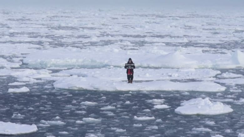 "أمر مرعب".. مراهقة تنظم إضرابًا في القطب الشمالي من أجل المناخ