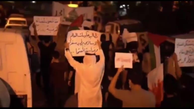 شاهد.. احتجاجات ضد ماكرون في لبنان والبحرين
