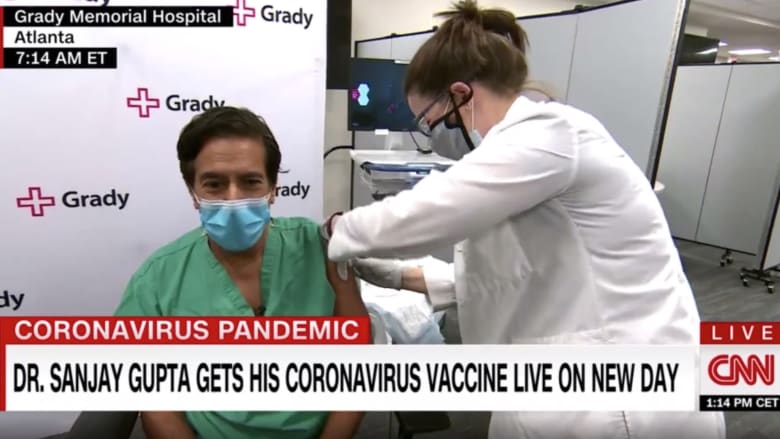 شاهد لحظة تلقي مذيع CNN لقاح كورونا على الهواء