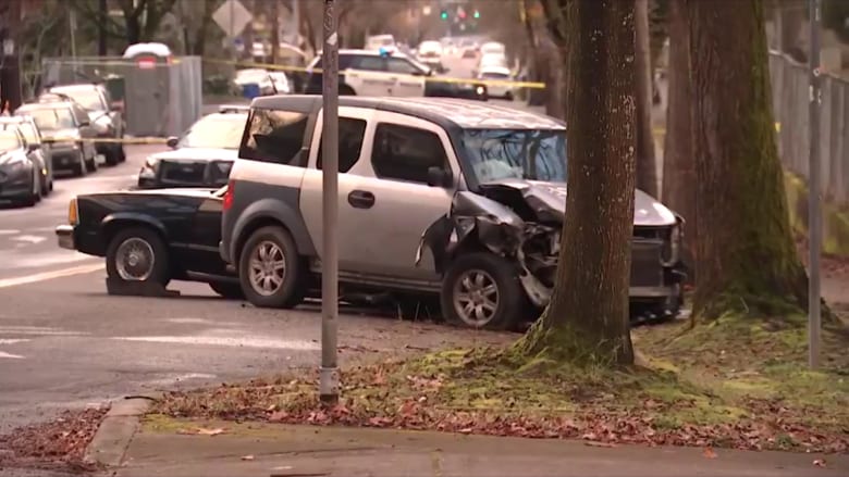 سائق SUV يدهس المارة ويقتل شخصا