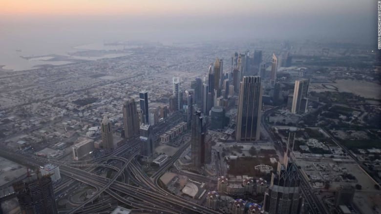 دبي تفرض إجراءات صارمة على صناعة السياحة مع ارتفاع أعداد حالات كورونا