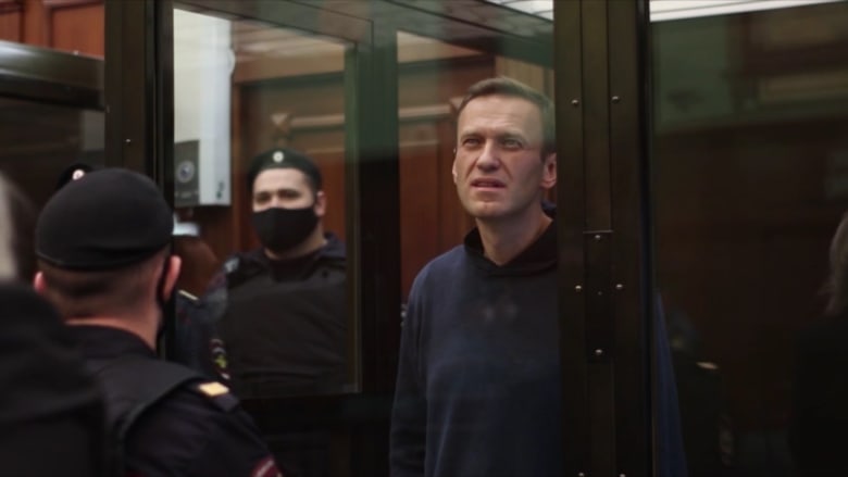 الحكم بسجن نافالني لأكثر من سنتين ونصف.. والغضب يتصاعد في روسيا