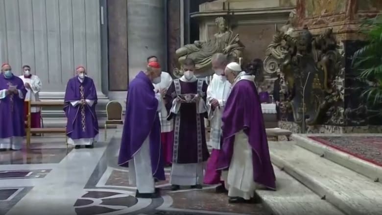 الفاتيكان: الموظفون الذين يرفضون لقاح كورونا يخاطرون بفقدان وظائفهم