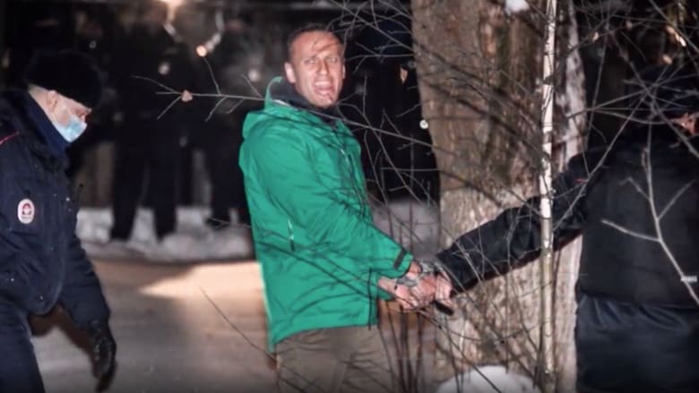 السلطات الروسية تنقل زعيم المعارضة أليكسي نافالني إلى مكان مجهول