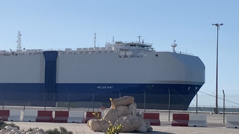 سفينة إسرائيلية ترسو في دبي بعد تعرضها لانفجار في خليج عُمان.. ونتنياهو يتهم إيران