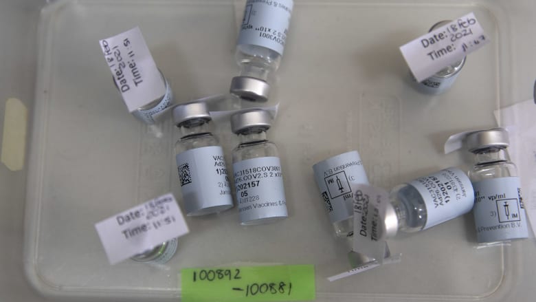 ما مدى فعالية اللقاح الجديد من شركة "جونسون آند جونسون" ضد سلالة جنوب أفريقيا لفيروس كورونا؟