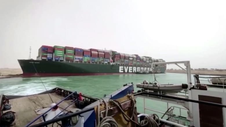 تعليق الملاحة في قناة السويس رسمياً.. واصطفاف 160 سفينة في ازدحام مروري