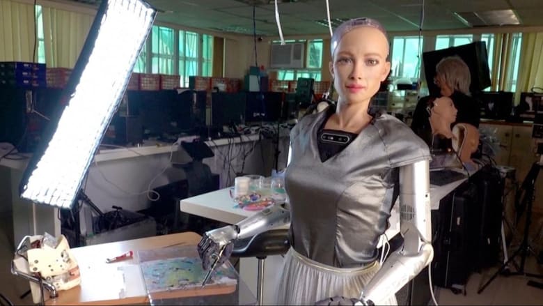 قطعة فنية رقمية من صنع روبوت تباع بنحو 700 ألف دولار