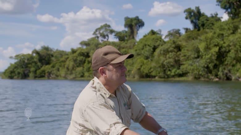 بعد أن كان يصيد الحيوانات المهددة بالانقراض.. هذا الرجل يريد إعادة الغابة الأطلسية المفقودة في البرازيل