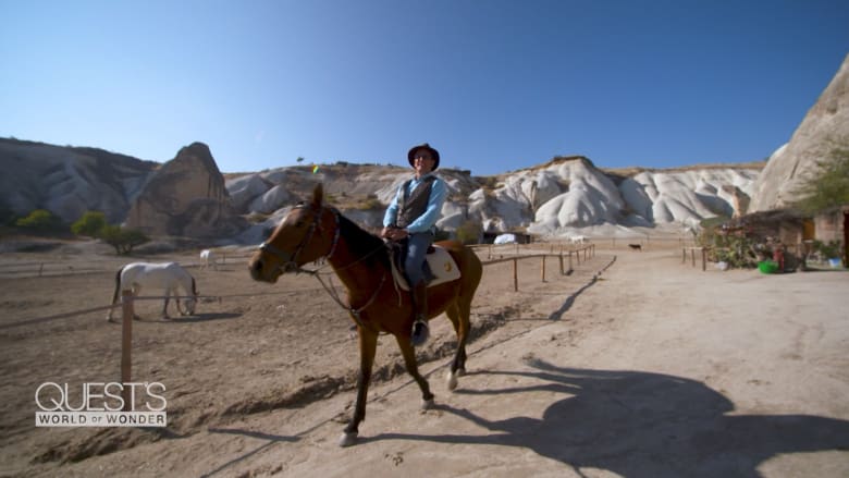 أرض الخيول الجميلة.. تجول بين "مداخن الجنيات" في كابادوكيا التركية