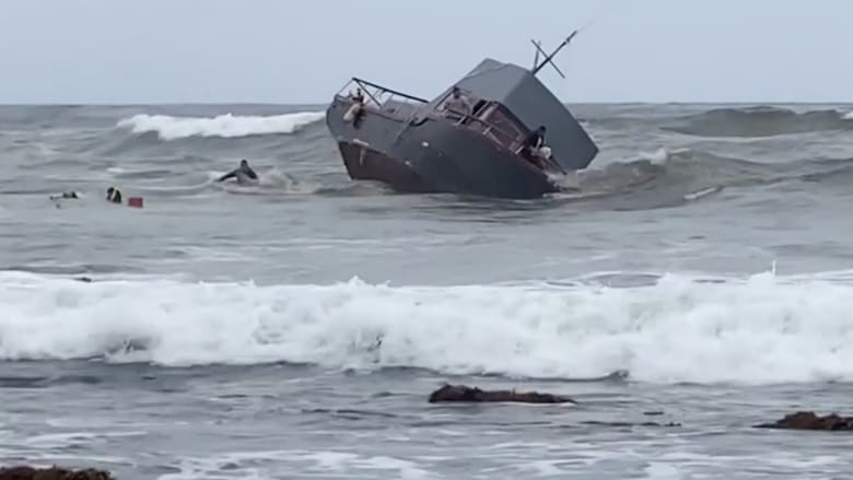 مصرع 4 أشخاص في تحطم قارب تهريب يقل 30 مهاجرا وبحاران ينقذان الآخرين
