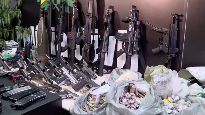 معركة تودي بحياة 25 شخصاً.. شرطة البرازيل تشن مداهمة لمكافحة المخدرات
