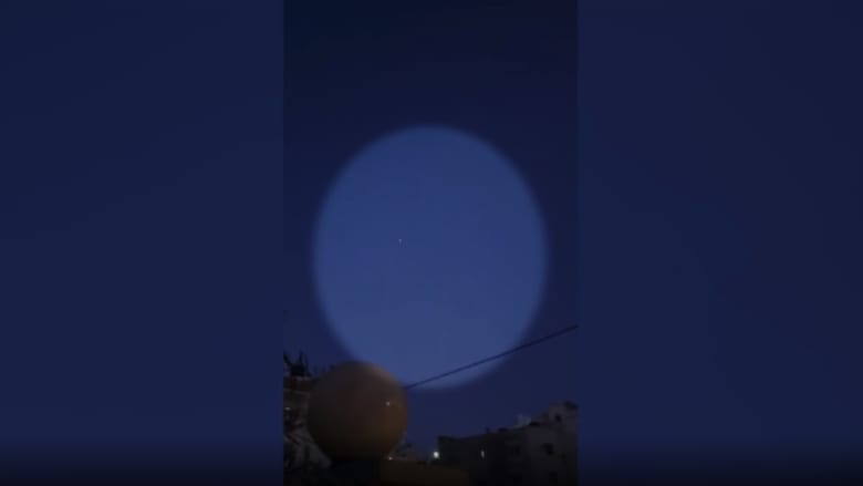 شاهد.. لحظة مرور الصاروخ الصيني فوق السعودية وعُمان والأردن