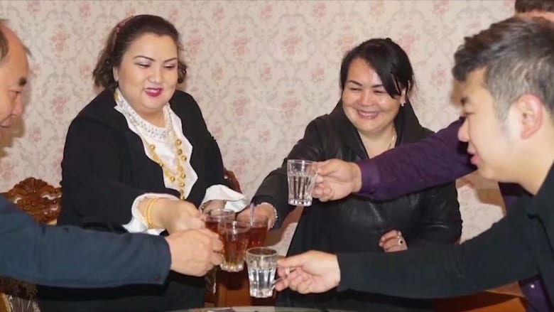 "غريب ينام في منزلك".. هكذا تجبر الصين مسلمي الأويغور على استضافة مراقبين حكوميين