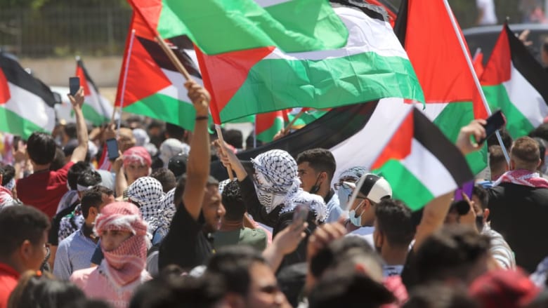 مجدداً.. أردنيون يتظاهرون قرب الحدود مع إسرائيل للتضامن مع الفلسطينيين