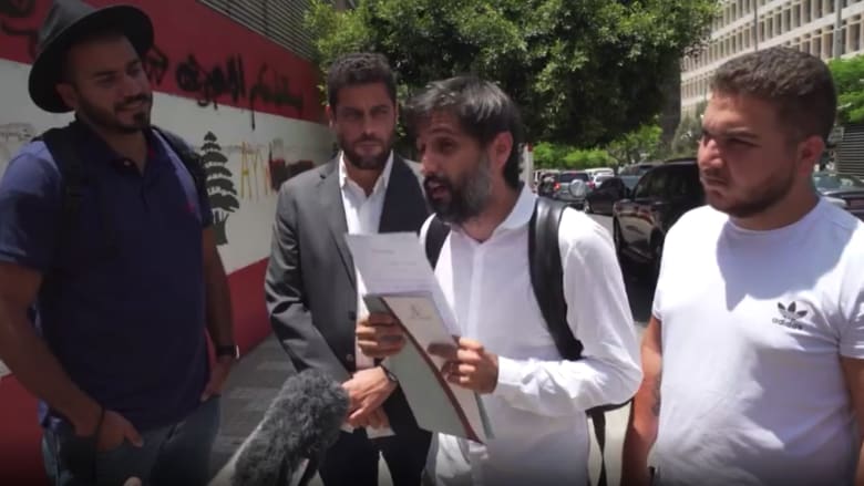 "منتشرين".. محاولات وليدة يقودها الشباب لإنقاذ لبنان من الهاوية