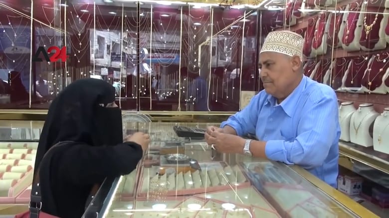 نساء في اليمن يلجأن لبيع مجوهراتهن بسبب الجوع